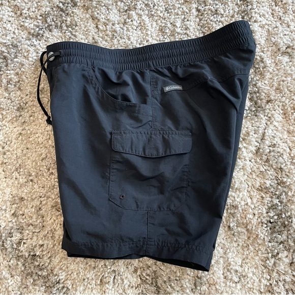 Columbia Women’s Cargo Shorts - Picture 4 of 9